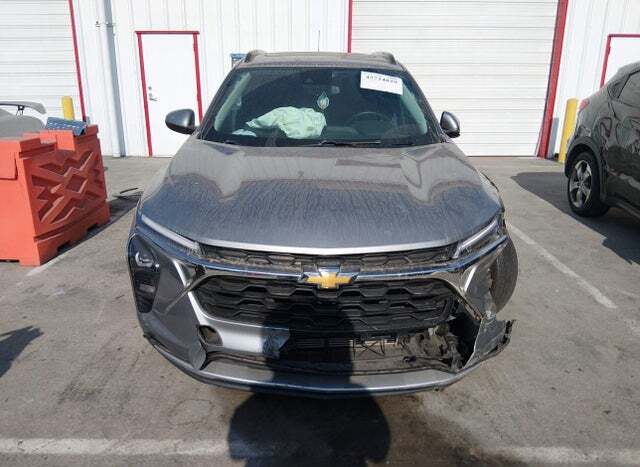 2025 CHEVROLET TRAX photo 4
